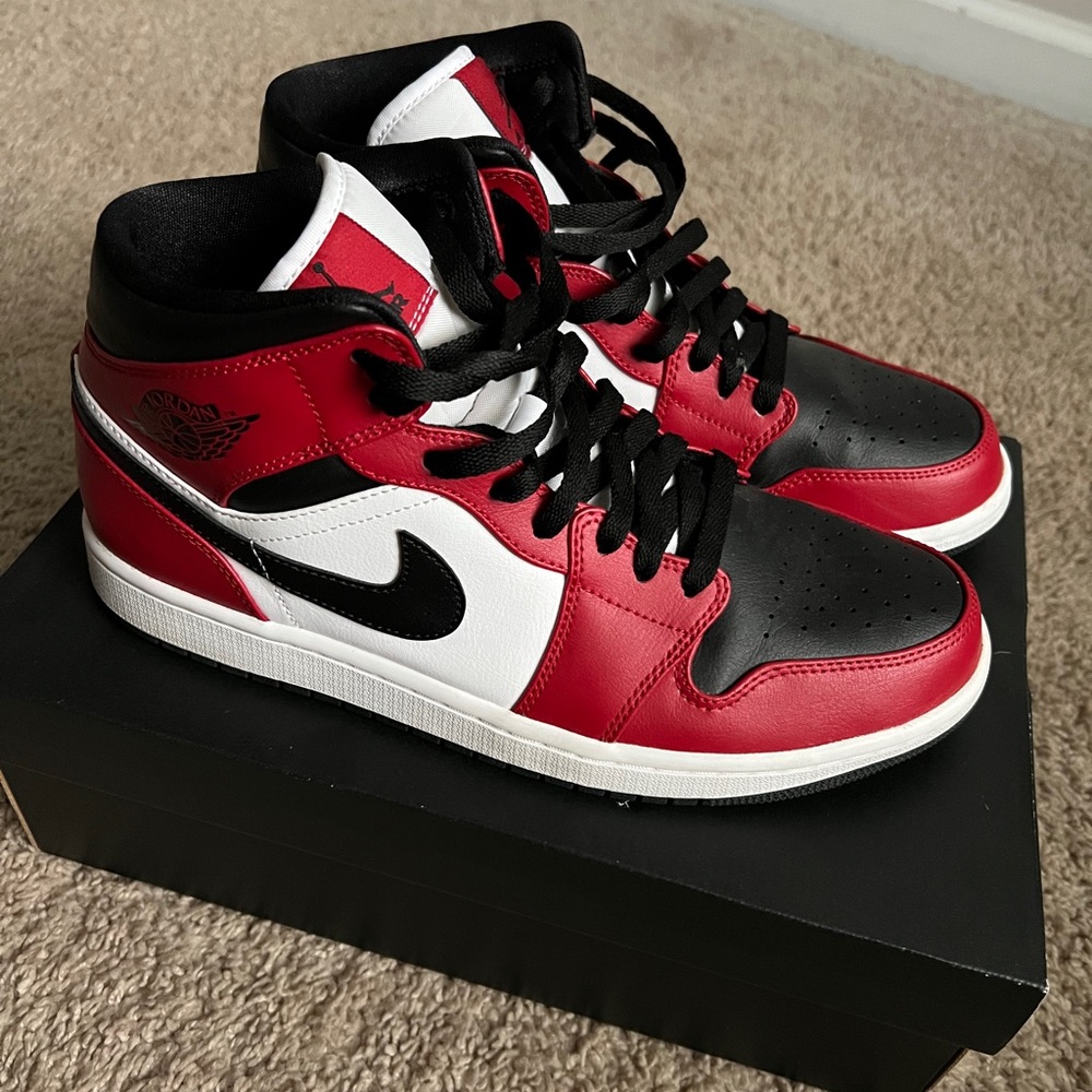 Size 10 with box included. StockX verified.